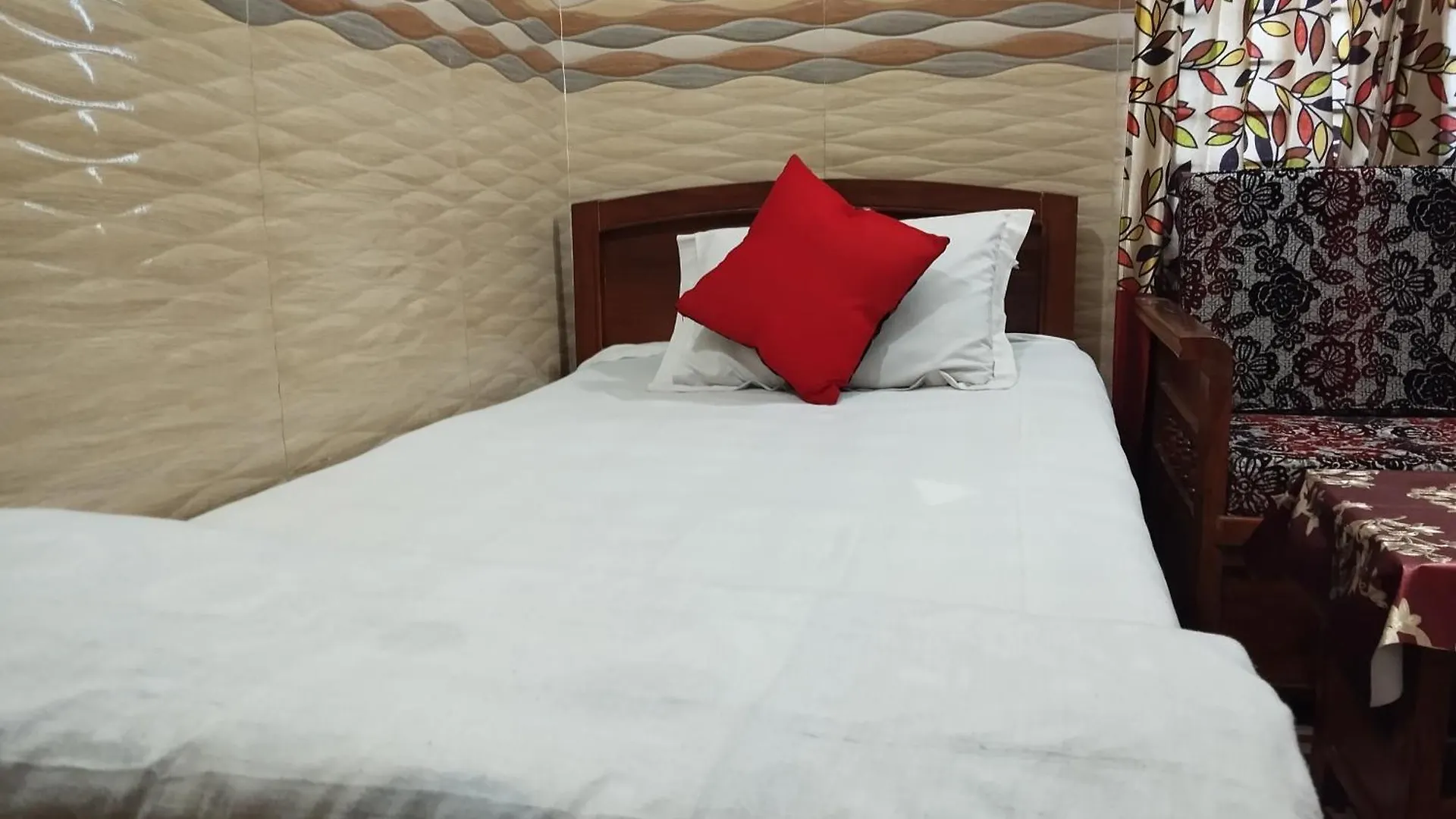 Hotel Indropuri International داكا 3*,